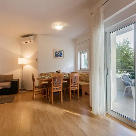 Apartmán Maiv
