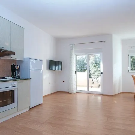 Quiet Family 30m From Maiv Zatoglav Daire *