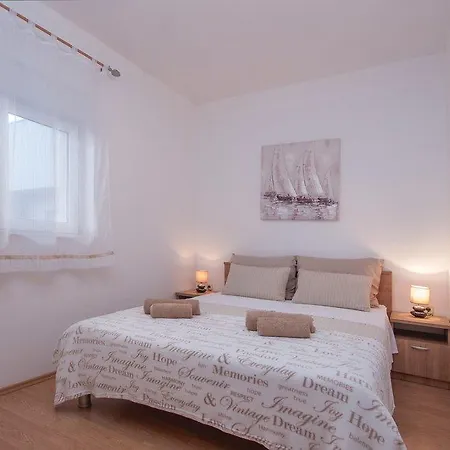 Maiv Apartment *