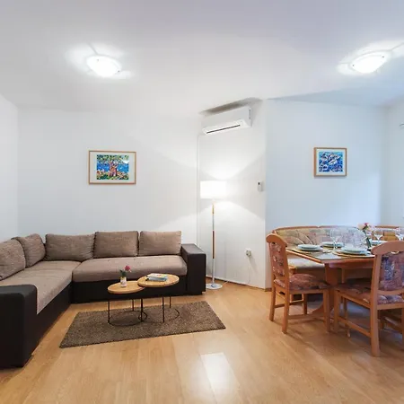 Apartment Maiv