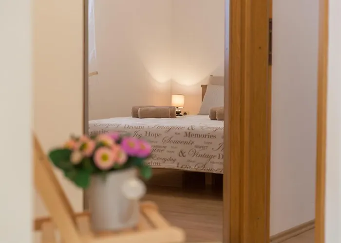 Quiet Family 30m From Maiv Zatoglav * Rogoznica (Sibenik-Knin)