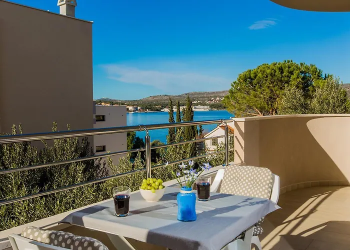 Quiet Family 30m From Maiv Zatoglav * Rogoznica (Sibenik-Knin)